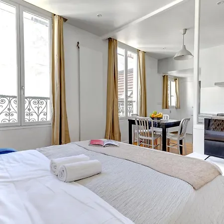 Bright Flat Champs-elysees Flat